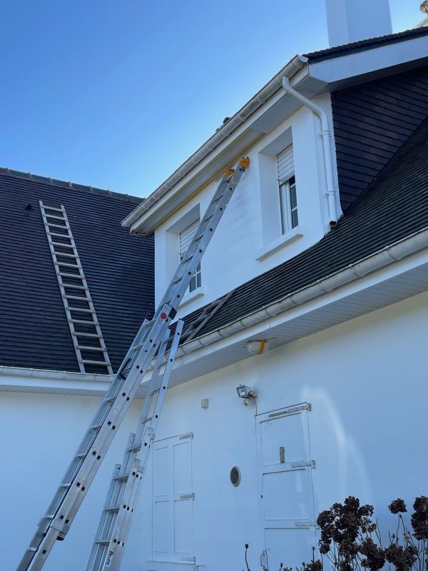 pose de dessous de toit pvc (1)