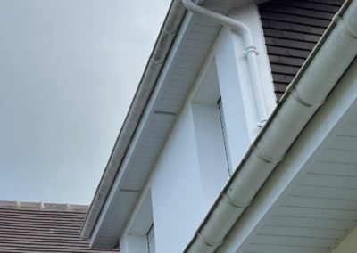 Projet de pose de dessous de toit en PVC réalisé en février 2025 à Ouistreham (secteur bord de mer)