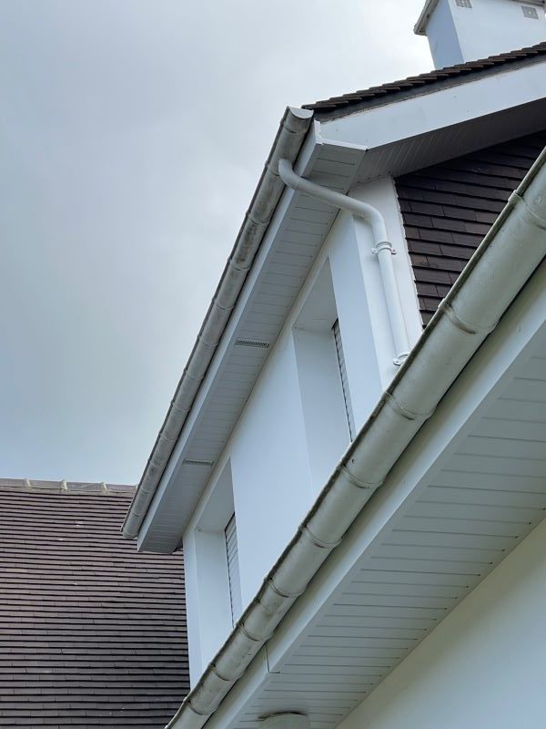 pose de dessous de toit pvc (1)